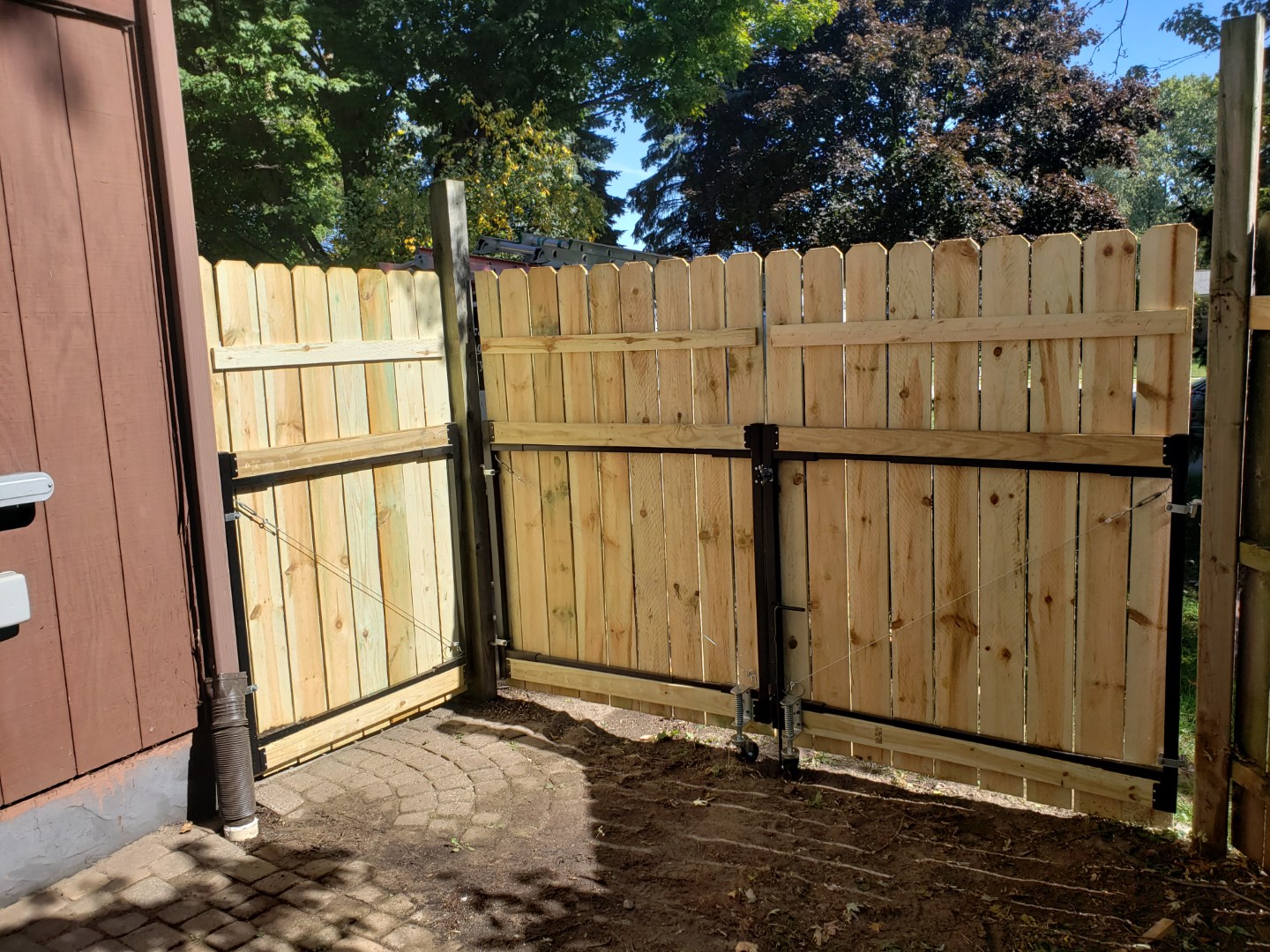 Wood fence replacement and installation in Shelby Township MI by Mad Dad Handyman